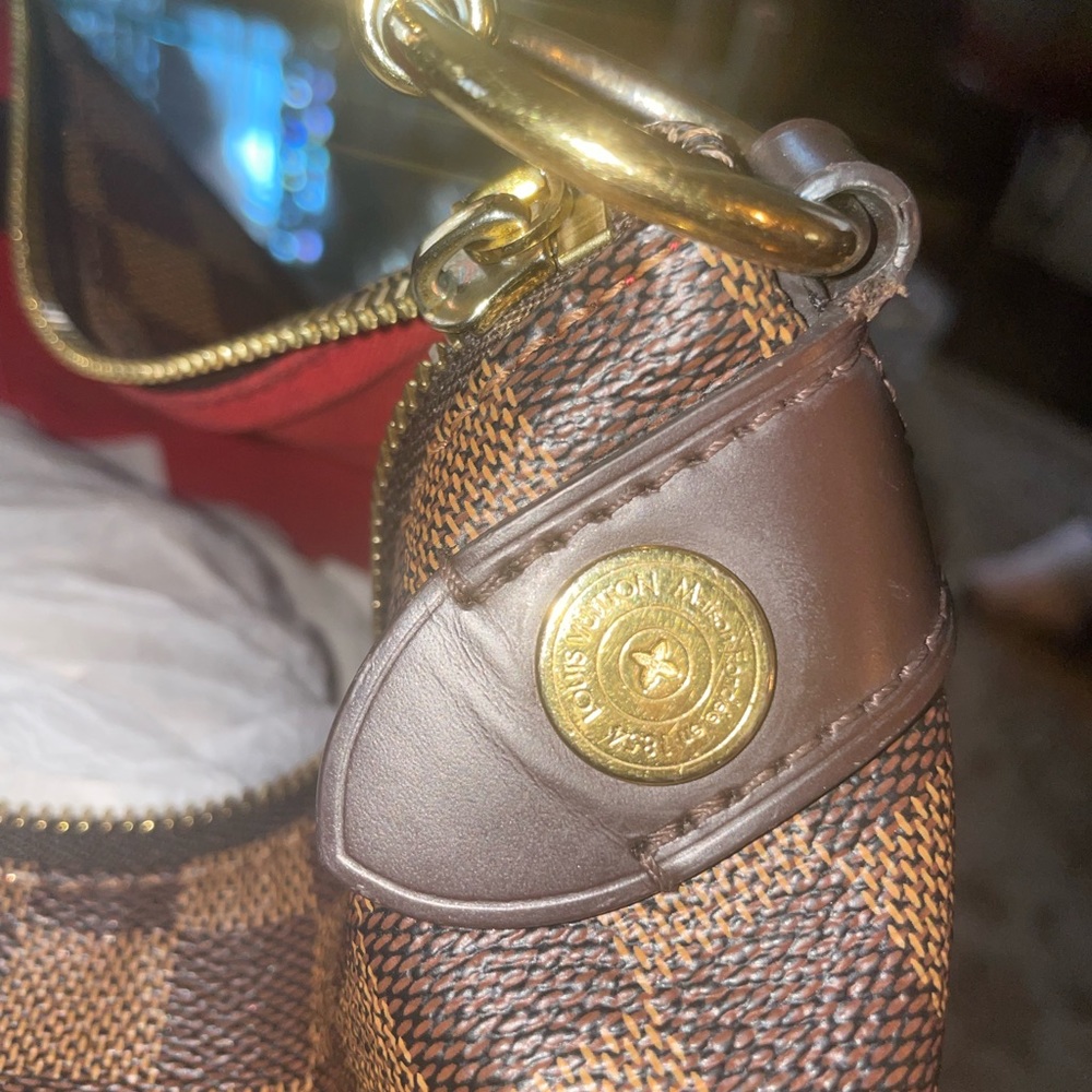 Louis Vuitton Purse - Picture 5 of 6